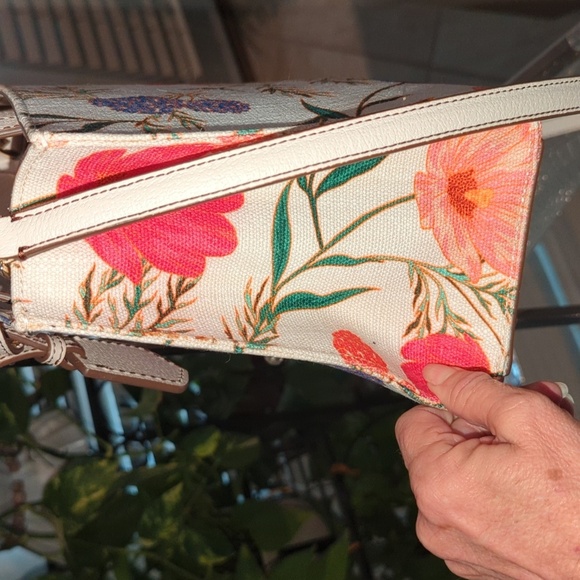 Kate Spade Floral Purse with a removable crossbody strap - Picture 4 of 13